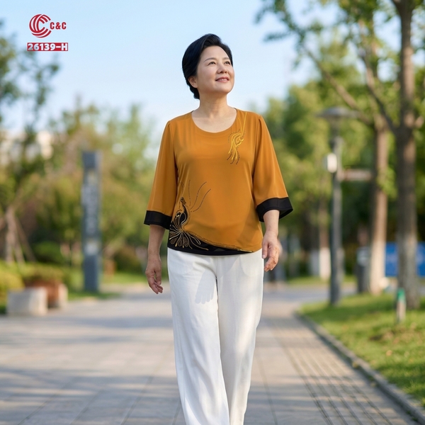 26139 - Áo Kiểu Tay Loe Thêu Chim Công Phối Đính Đá