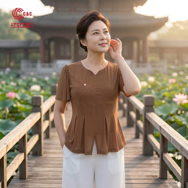 26149 - Áo Thun Tay Ngắn Kiểu Peplum Thêu Hoa Đính Đá Phối Nút Ngọc Trai