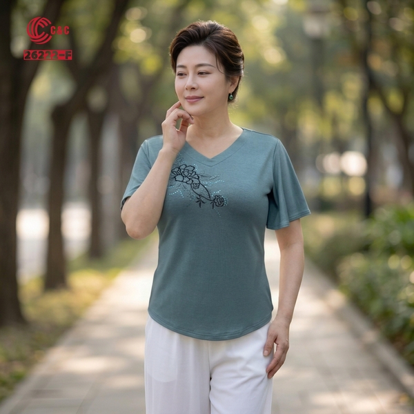 26222 - Áo Len Mịn Cổ Tim Tay Xòe Rũ Thêu Hoa Ép Đá