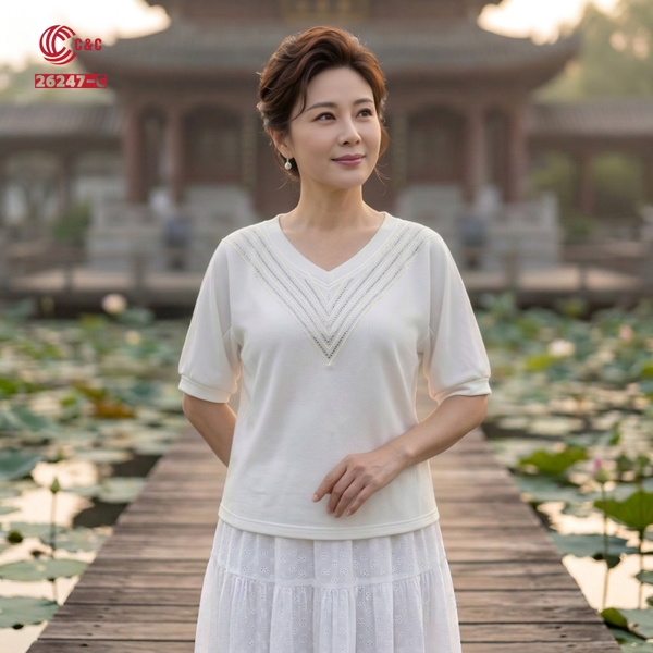 26247 - Áo Tay Ngắn Kiểu Cánh Dơi Thêu Phối Đá Chữ V
