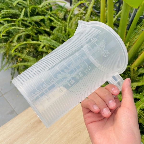 Ca đong nhựa | Dung tích 1000ml | Có nắp