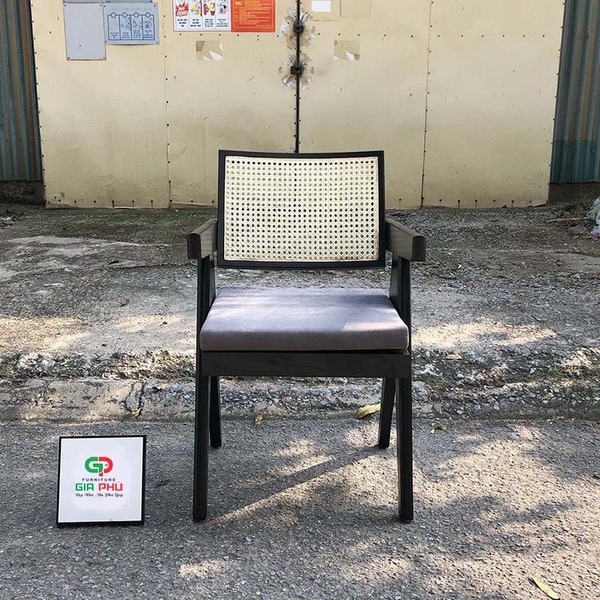 Ghế gỗ lưng mây mặt nệm Jeanneret có tay màu đen - G31E