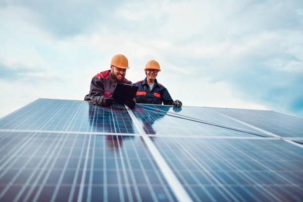 Đánh giá chính sách, pháp luật về năng lượng mặt trời và đề xuất giải pháp hoàn thiện
