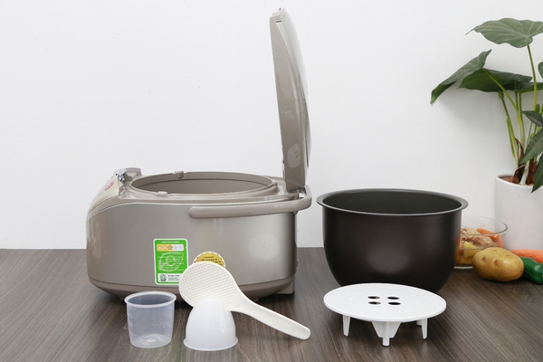 Nồi cơm cao tần Toshiba 1.8 lít RC-18RH(CG)VN