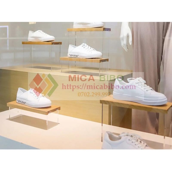 Kệ mica chữ U mặt gỗ trưng bày sản phẩm