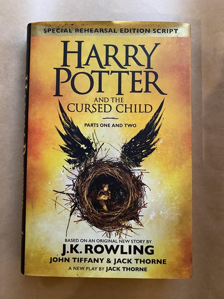 Harry Porter and the Cursed Child ( bìa cứng )