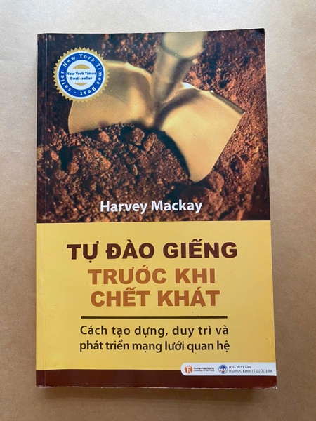 Tự Đào Giếng Trước Khi Chết Khát