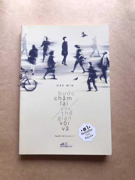 Bước Chậm Lại Giữa Thế Gian Vội Vã