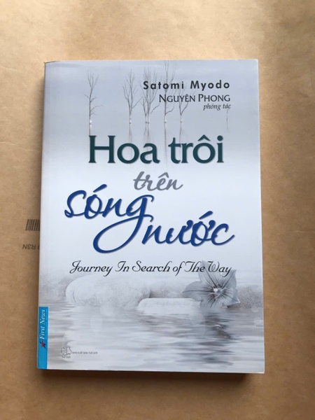 Hoa Trôi Trên Sóng Nước