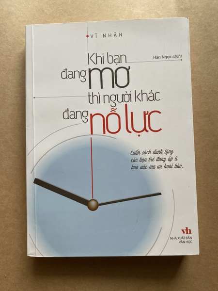 Khi Bạn Đang Mơ Thì Người Khác Đang Nỗ Lực