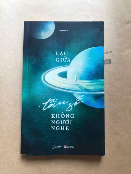 Lạc Giữa Tần Số Không Người Nghe