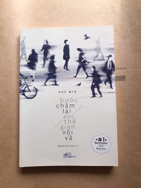 Bước Chậm Lại Giữa Thế Gian Vội Vã