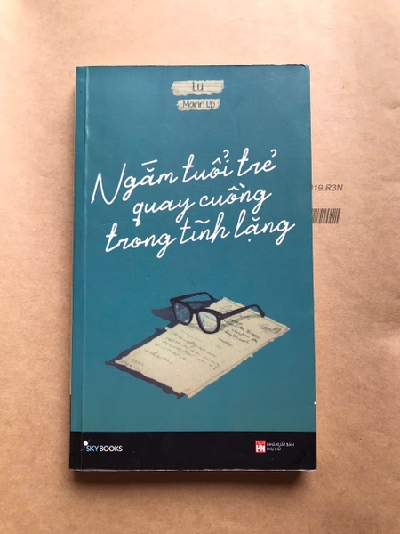Ngắm Tuổi Trẻ Quay Cuồng Trong Tĩnh Lặng