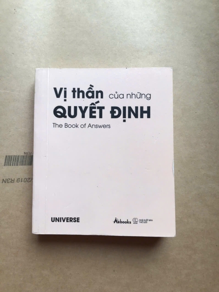 Vị Thần Của Những Quyết Định - The Book Of Answers ( sách khổ nhỏ )