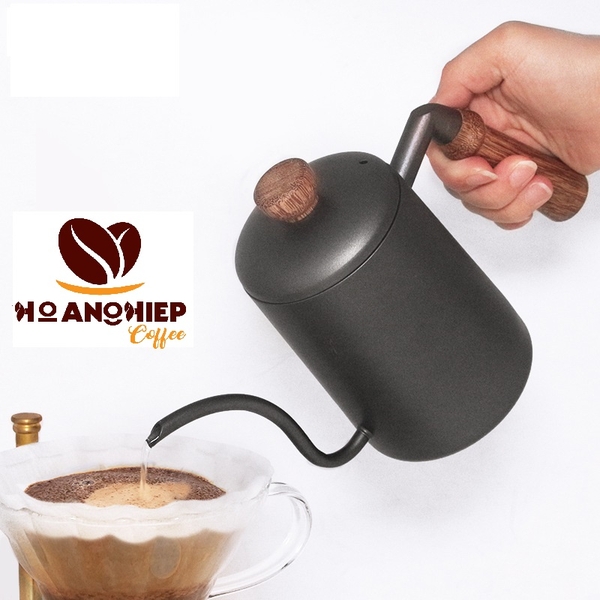 pour-over-coffee-pot-with-wooden-handle