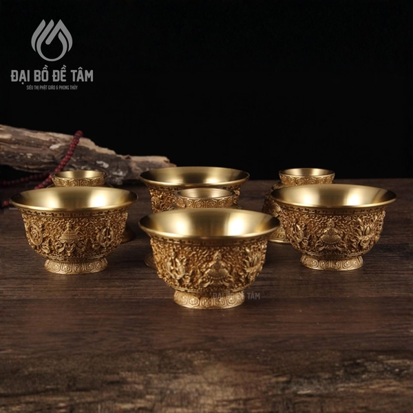 Chi tiết họa tiết Bát Bảo Cát Tường khắc trên chén đồng