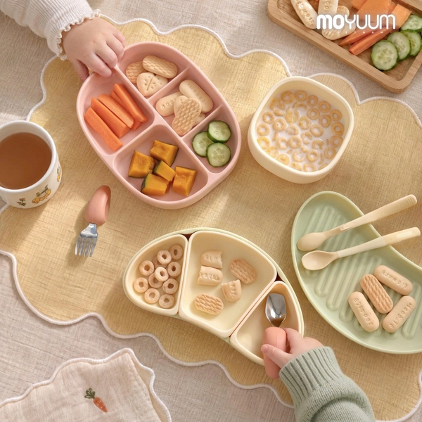 Phương pháp ăn dặm chỉ huy (BLW) và ăn dặm kiểu Nhật: Mẹ nên chọn dụng cụ ăn dặm nào phù hợp?