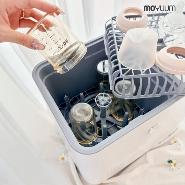 Vệ sinh và tiệt trùng bình Moyuum đúng cách: Hướng dẫn chuẩn an toàn cho bé