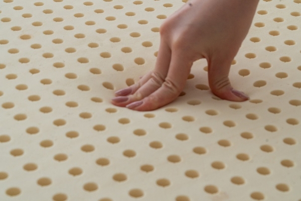 Có nên sử dụng nệm cao su đơn tự nhiên hay không?