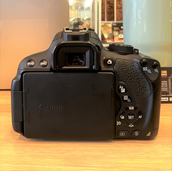 CANON 700D + KIT