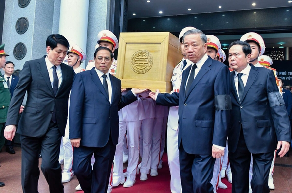 Khoảnh khắc đưa tiễn Tổng Bí thư Nguyễn Phú Trọng