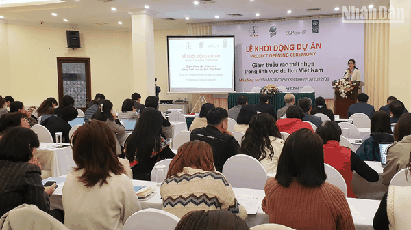 Công bố dự án “Giảm thiểu rác thải nhựa trong lĩnh vực du lịch Việt Nam