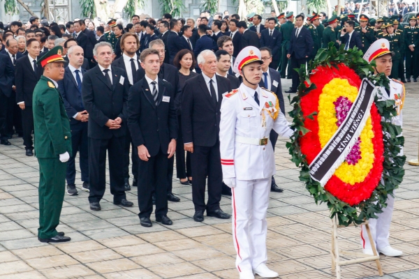 Bạn bè quốc tế viếng Tổng Bí thư Nguyễn Phú Trọng