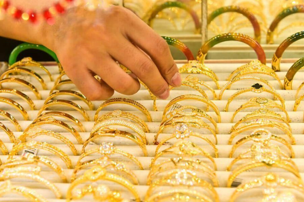 Giá vàng hôm nay 1/8: Đồng loạt tăng 