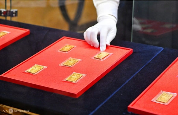 Vàng miếng SJC giảm gần một triệu đồng