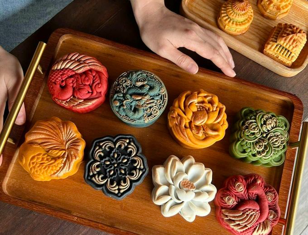 Gần triệu đồng một hộp bánh trung thu handmade hình công, rồng