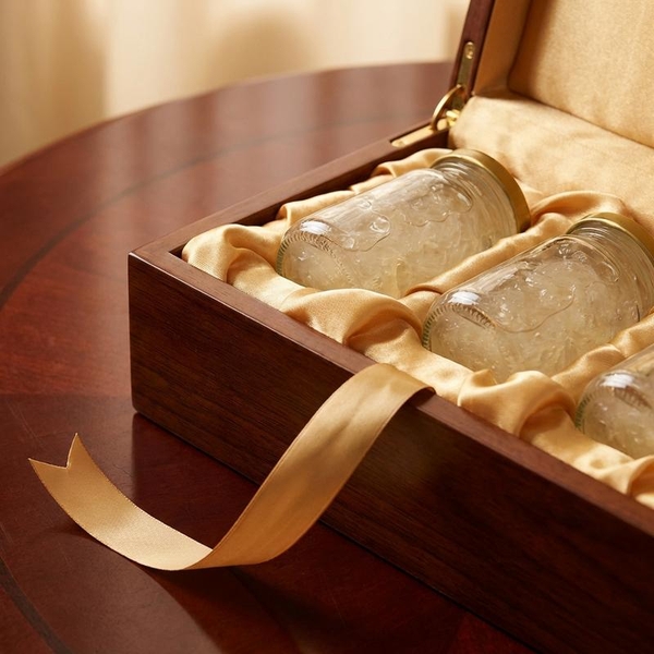 Cẩm Nang Chọn Yến Hũ Làm Quà Tặng Sang Trọng Và Tinh Tế