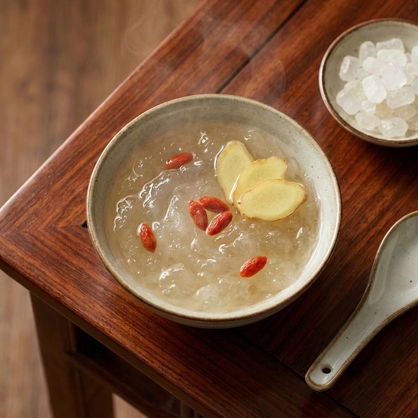 Bí Quyết Chưng Yến Hoàn Hảo: Tại Sao Nên Cho Gừng Vào Yến Chưng?