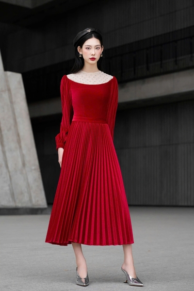 VELVET DRESS  - Đầm nhung dập ly, cổ đính đá thủ công
