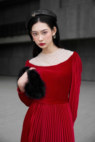 VELVET DRESS  - Đầm nhung dập ly, cổ đính đá thủ công
