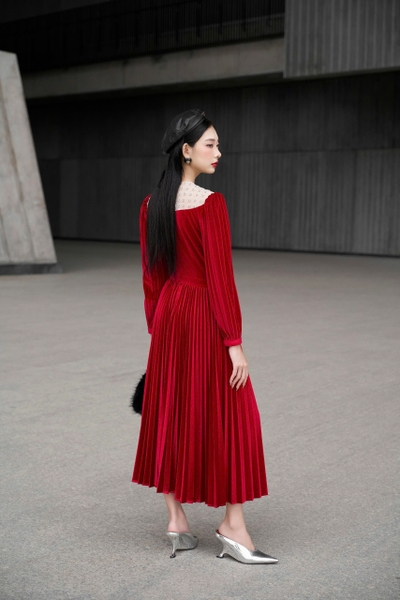 VELVET DRESS  - Đầm nhung dập ly, cổ đính đá thủ công