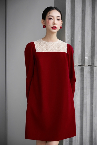 LYSA DRESS - Đầm nhung dáng suông cổ đính kim sa