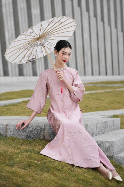 Áo Dài Kim Ngọc - AD suông gấm vân 3D cao cấp màu hồng( áo lẻ)