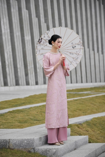 Áo Dài Kim Ngọc - AD suông gấm vân 3D cao cấp màu hồng( áo lẻ)