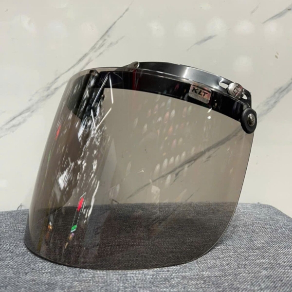 Kính Bogo KLT A36 Gắn Mũ Bảo Hiểm 1/2 & 3/4 – Kính PC Chống Trầy, Chống UV, Dễ Nâng Hạ