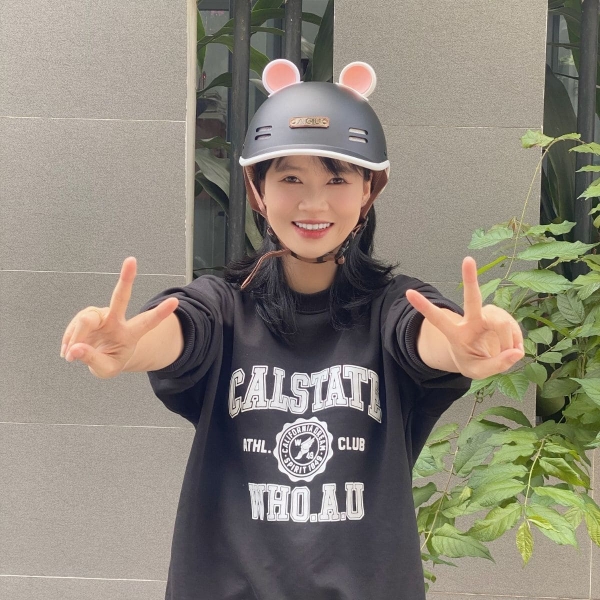 Mũ Bảo Hiểm Nửa Đầu AGU A39 Cá Heo – Màu Đen Nhám, Tặng Tai Gấu & Charm Tên