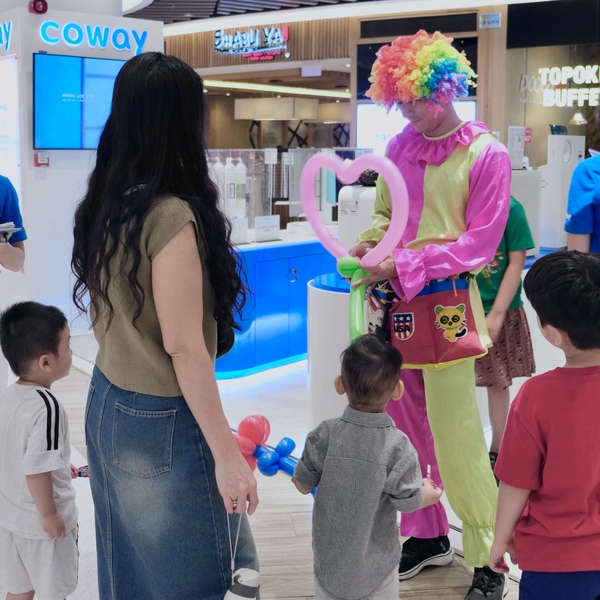 Món quà nhỏ Coway Vina dành tặng các bé và gia đình trong ngày Quốc tế Thiếu Nhi 1/6 tại Cresent Mall