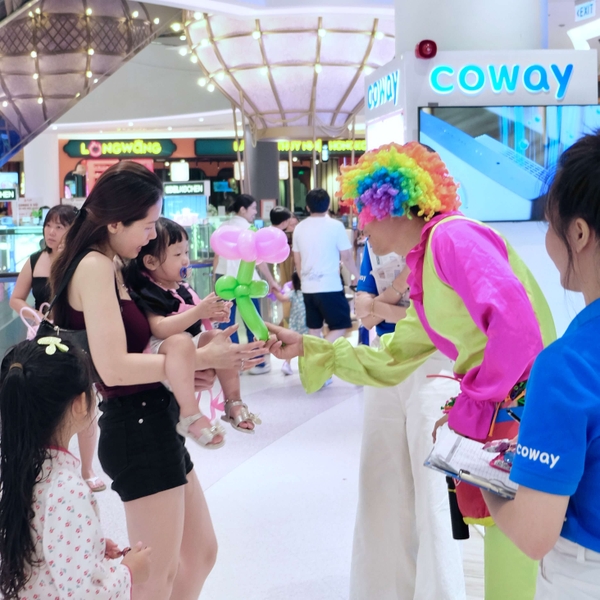 Những bông hoa Coway Vina gửi tặng mang theo hy vọng về sức khỏe và niềm vui trọn vẹn cho bé cùng gia đình.