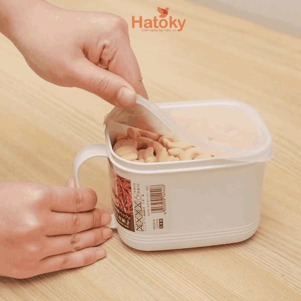 Hộp Đựng Thực Phẩm Nakaya Nắp Mềm Có Tay Cầm 800ml - K494