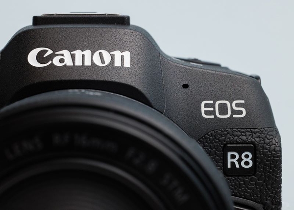 [Đánh giá] Canon EOS R8: Hoàn Hảo Giữa Hiệu Suất và Tính Di Động