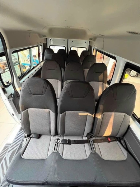 xe-16-cho-ford-transit