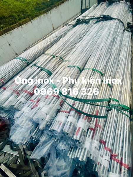 Gia công uốn ống inox tại thép Mạnh Hải.