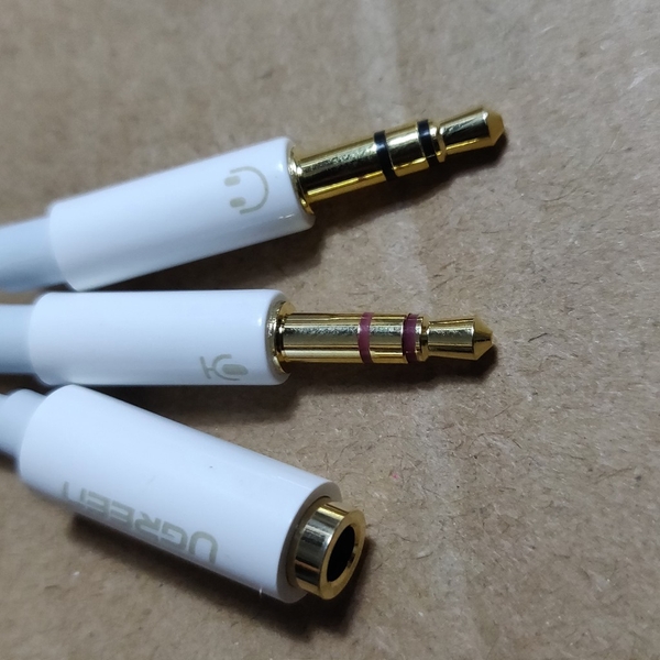 Cáp Chuyển 3 ly Âm sang 2 đầu 3 ly Dương Ugreen Mic & Phone