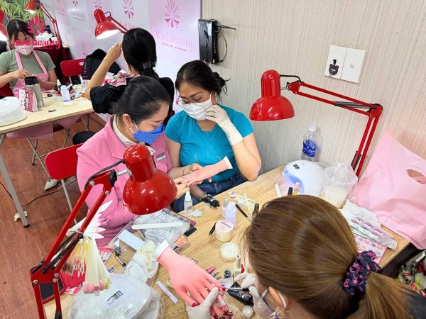 Nhược điểm của bột nail cho tiệm nail