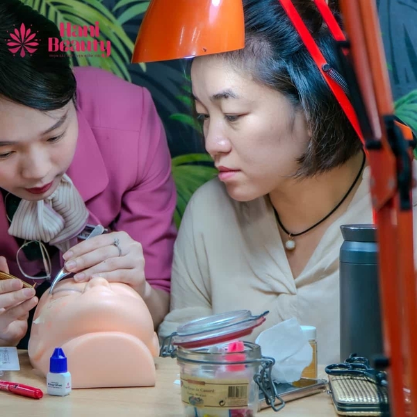 Keo nối mi lâu trôi Hani Beauty đồng hành cùng chị em thợ nối mi