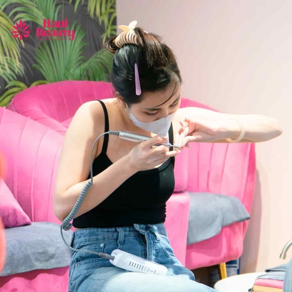 Kỹ thuật cầm máy mài nail đúng cách